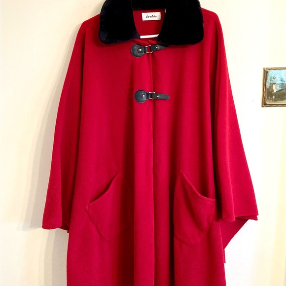 LeModa Cape - Picture 8 of 13